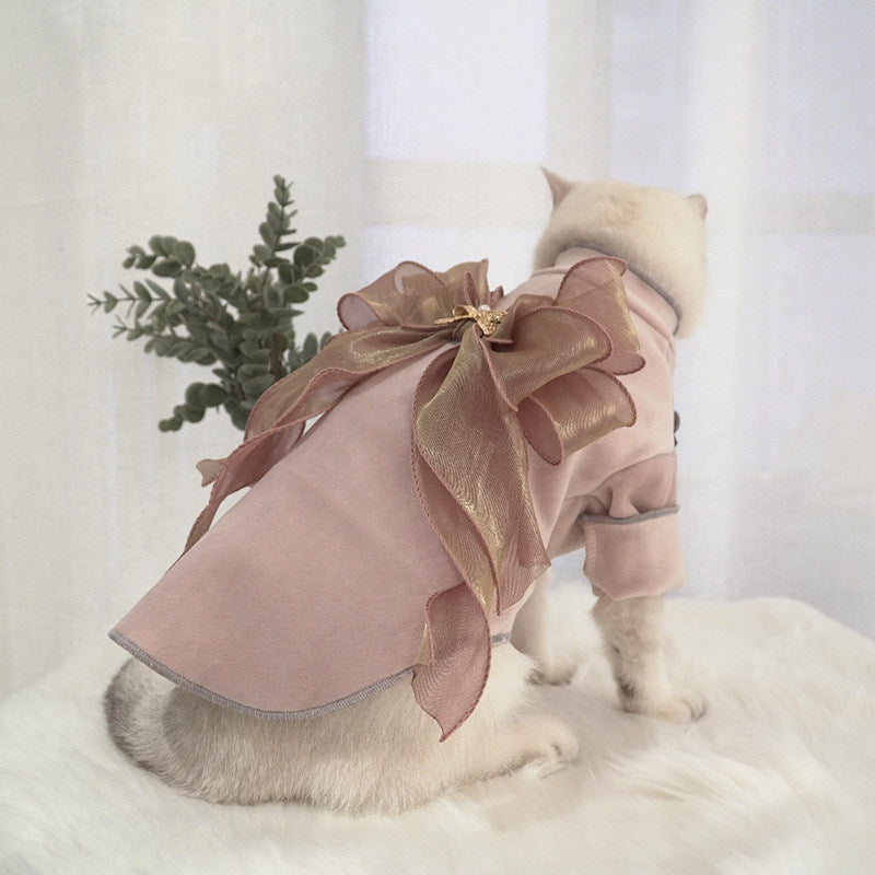 Warm sweater with adorable little water knot design