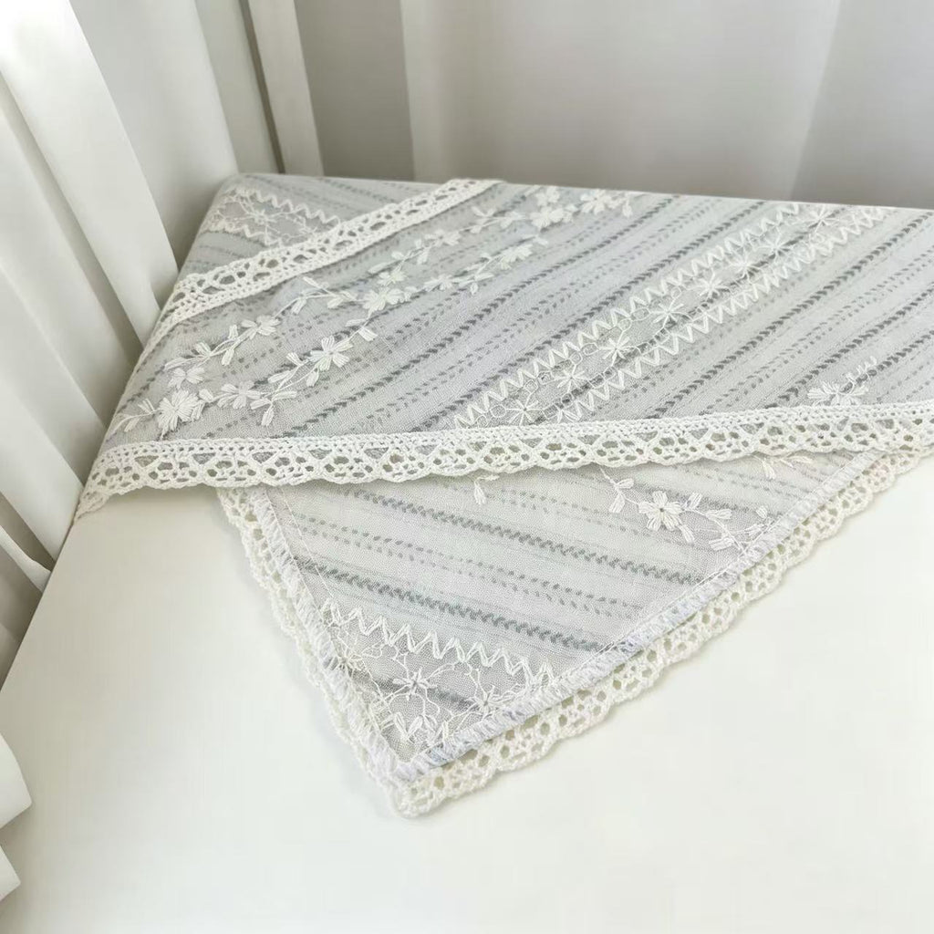 Écharpe de soie florale brodée en dentelle