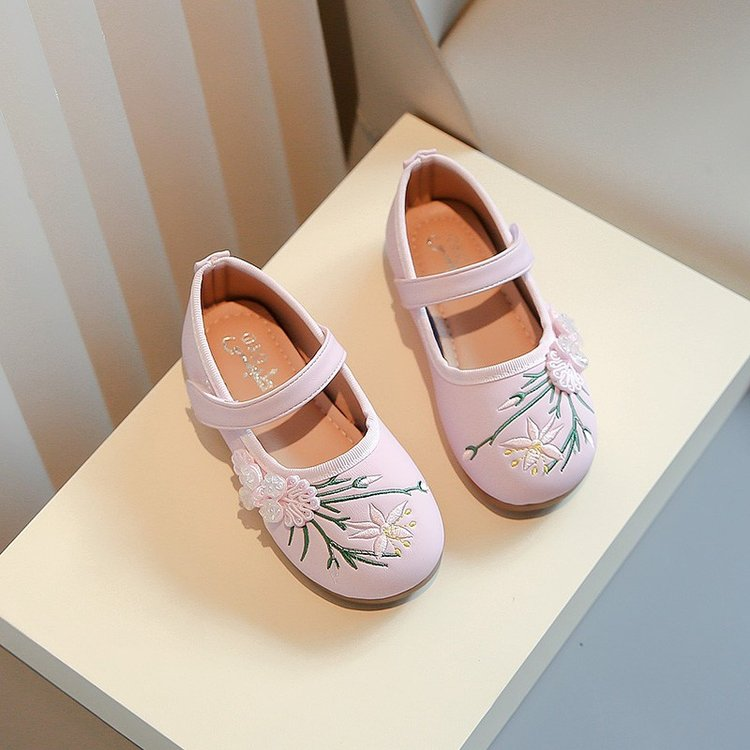 Chaussures de filles de style antique