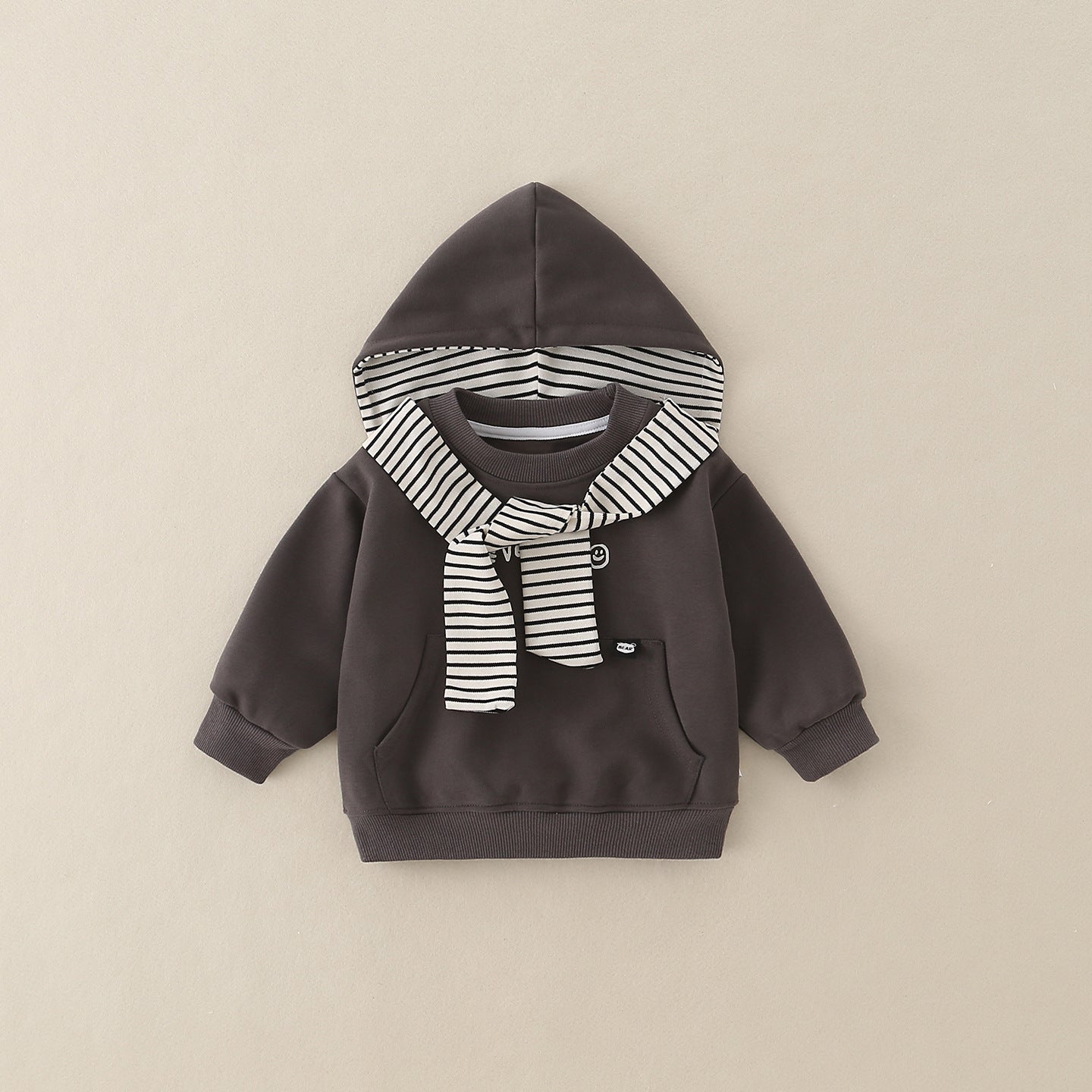 Ensemble d'aménagements élégants de printemps pour enfants