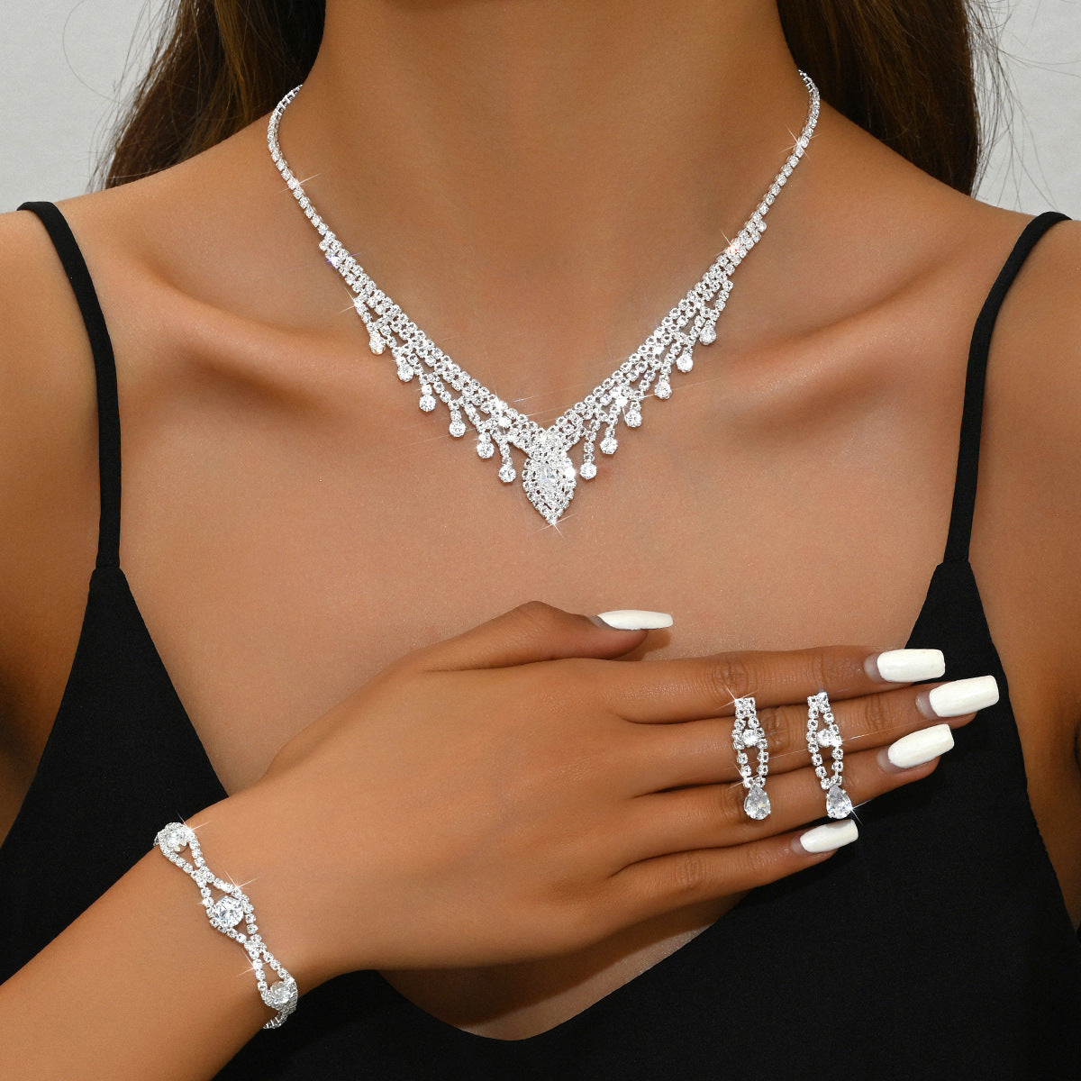 Zircon goutte d'eau Collier collier Boucles d'oreilles Bracelet Set mode brillant bijoux en cristal