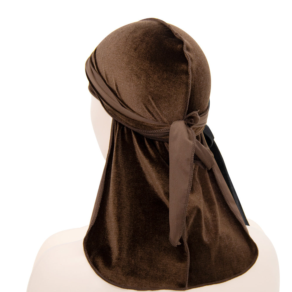 Chapeau à longue queue de velours