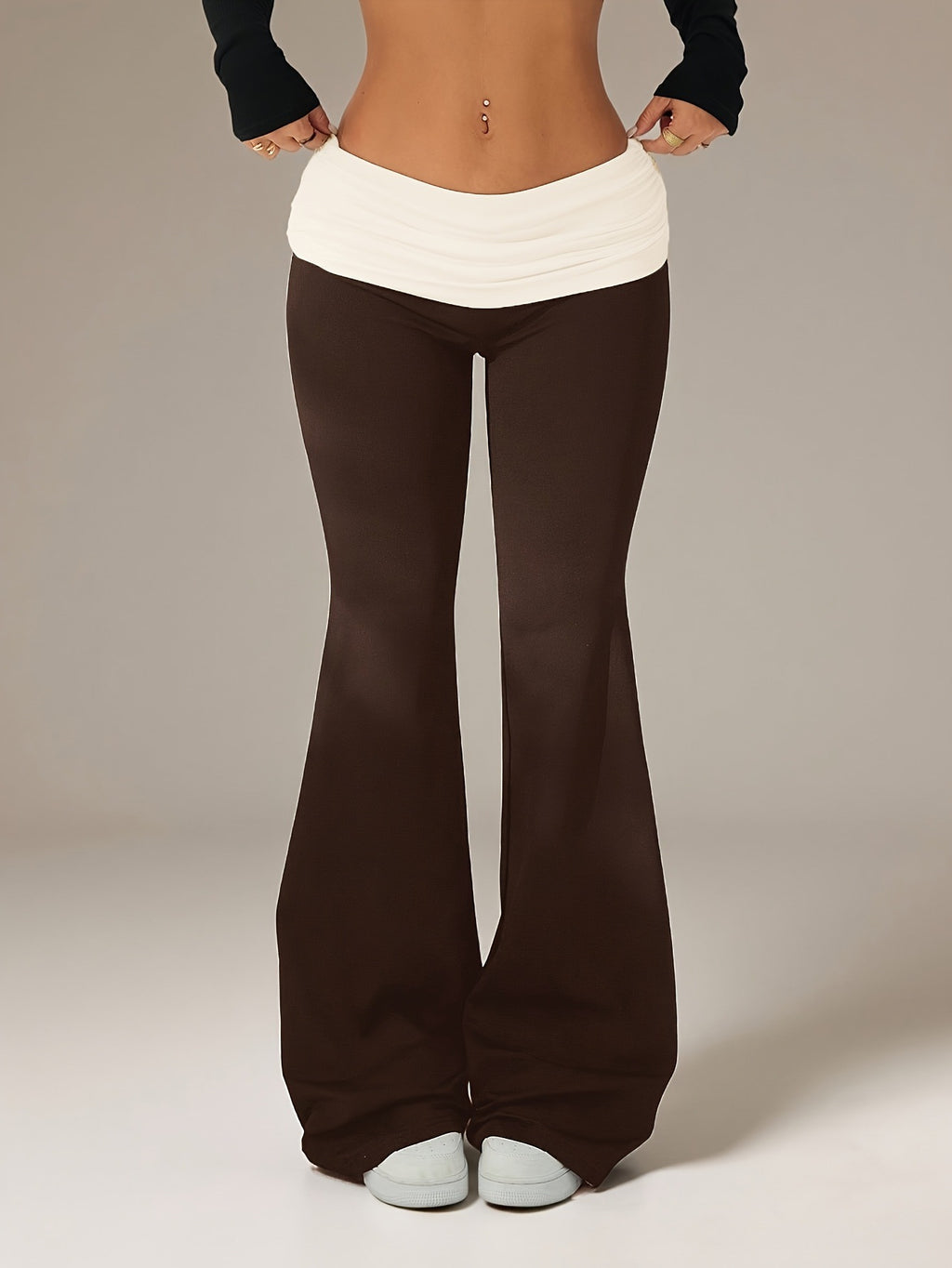 Pantalons élastiqués évasés pour le corps