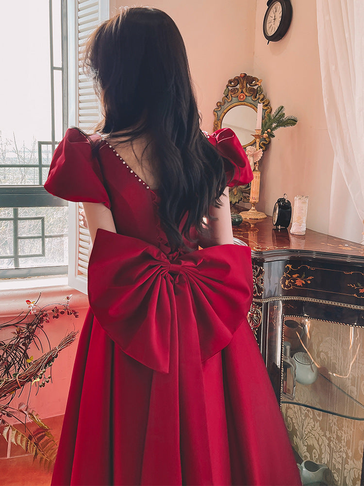 Vin d'hiver engagement rouge quotidien princesse française sur la course robe satin