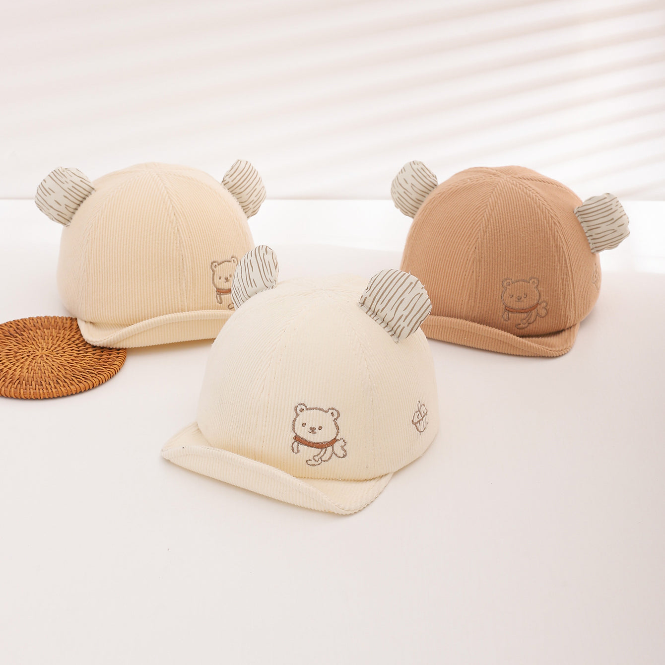 Automne Garçons et filles Ours Brodé Soft Top Short Brimmed Chapeau pour bébé Soft Corduroy Chi
