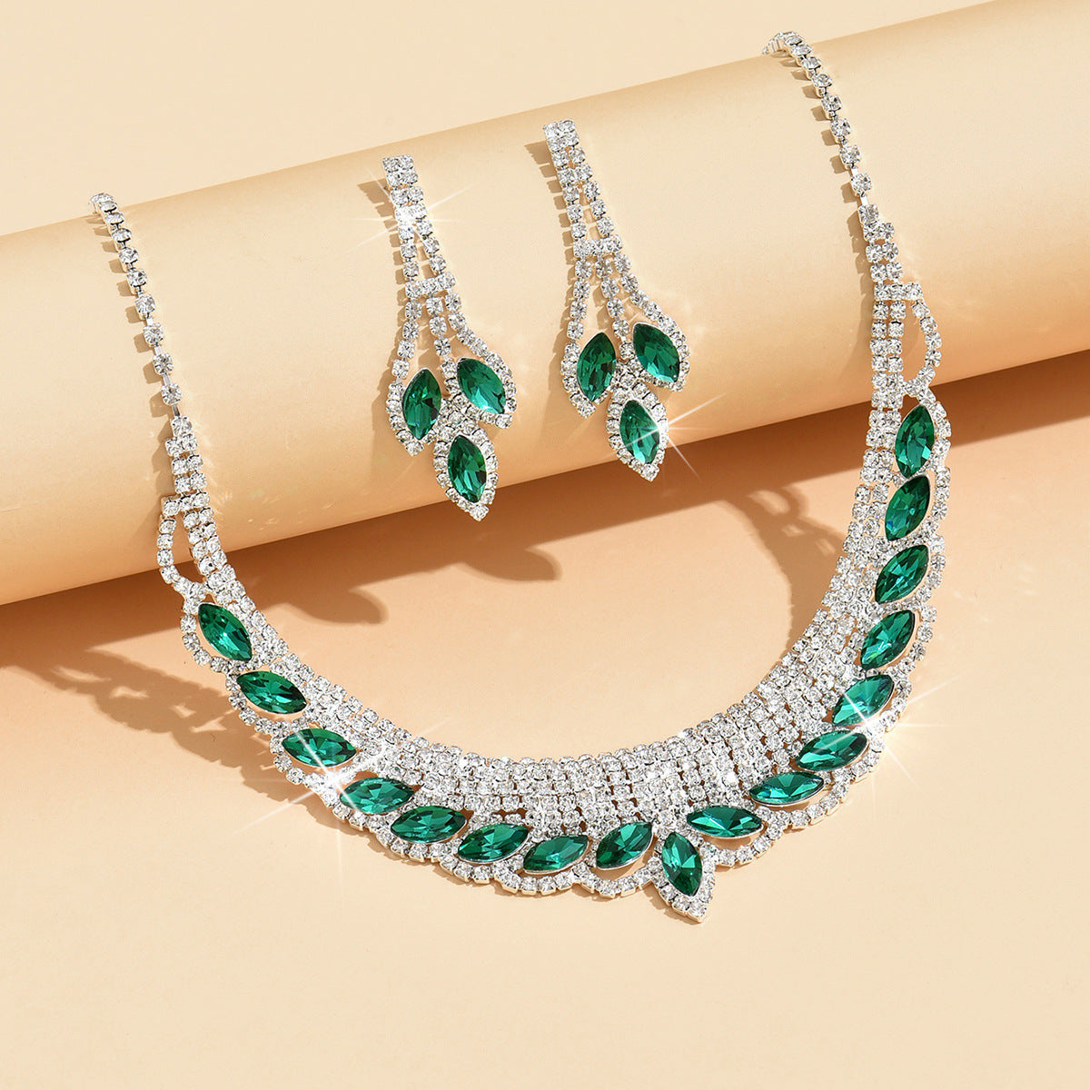 Boucles d'oreilles et colliers haut de gamme de style européen et américain