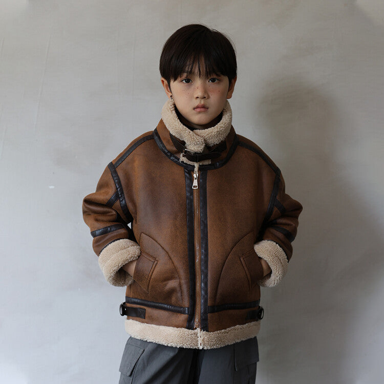 Manteau doublé de suède avec fourrure intégrée pour une chaleur et une épaisseur supplémentaires