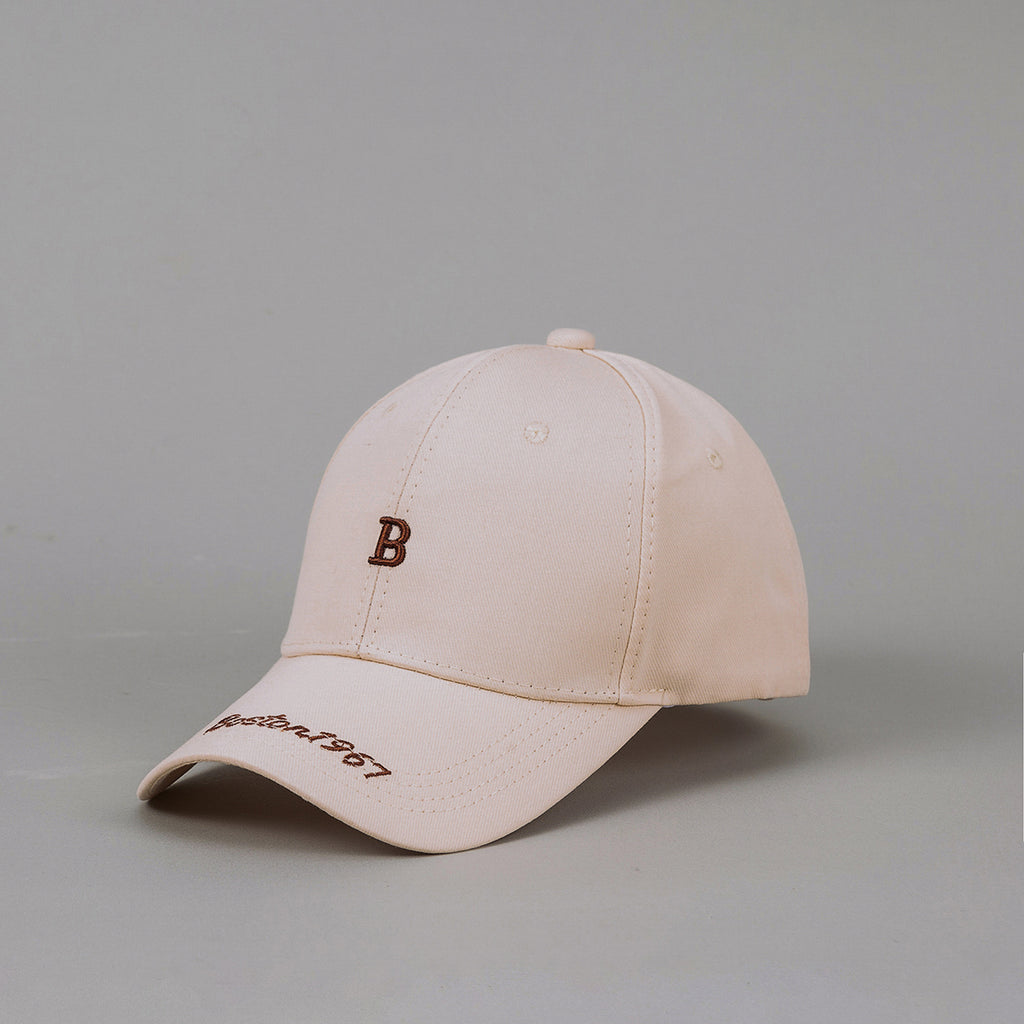 Casquette de baseball brodée hommes et femmes avec un design élégant et simple.