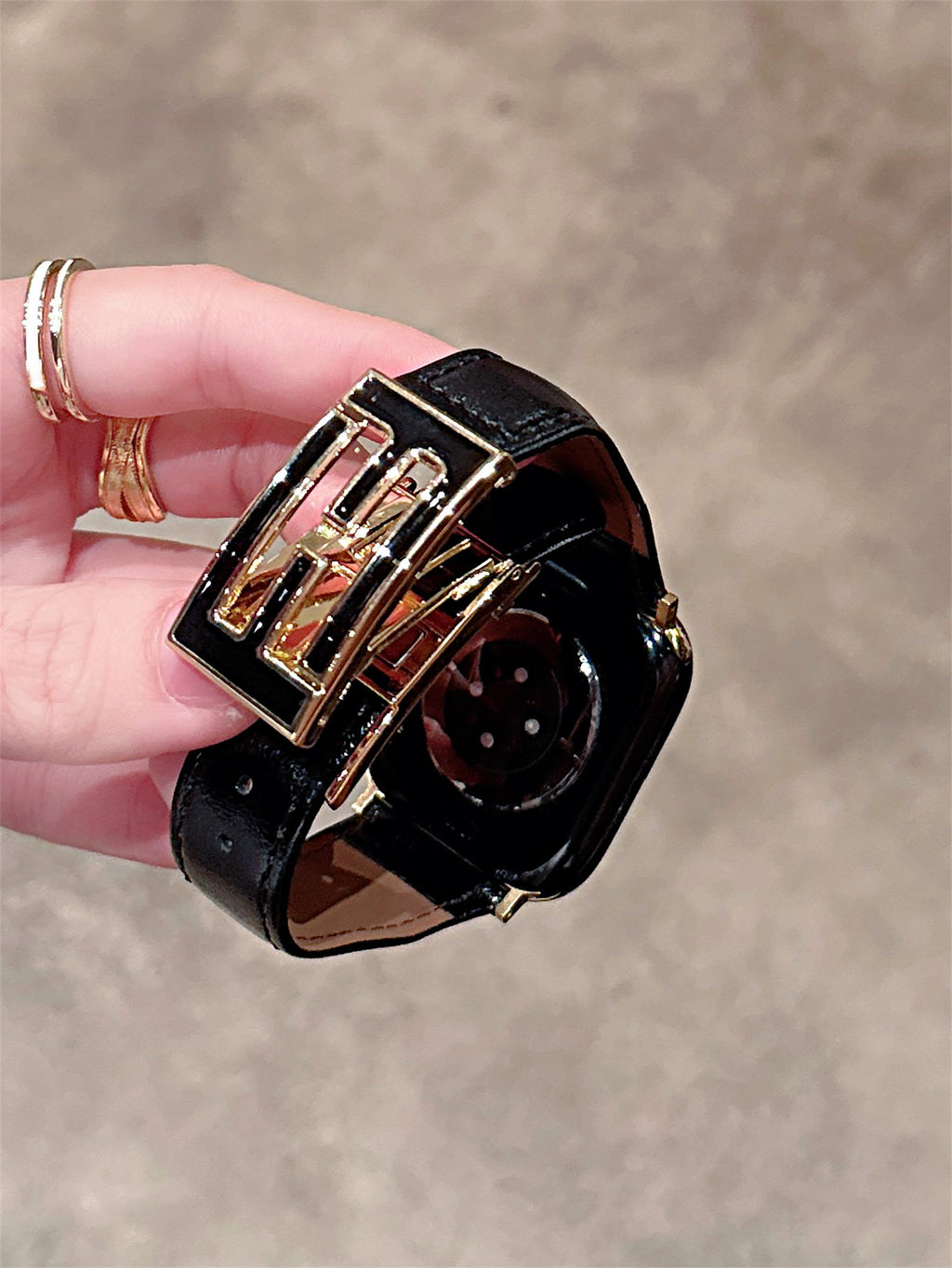 Fermoir magnétique double-F pour bracelets de montres