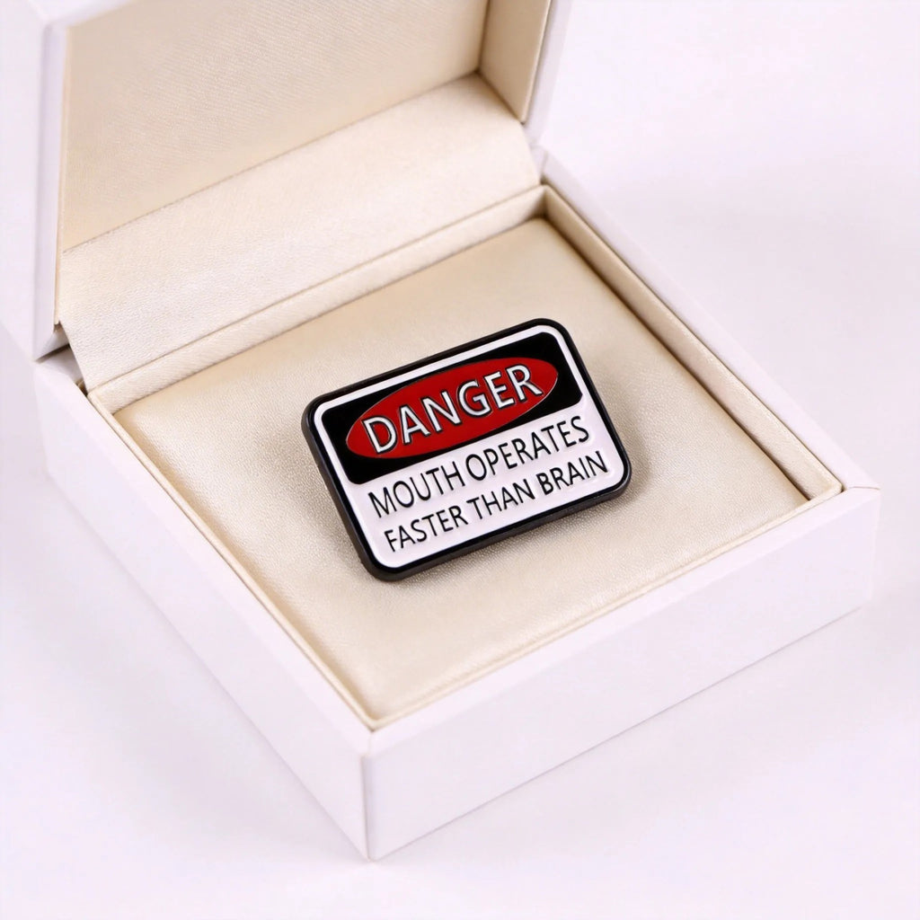 Funny Slogan Avertissement Broche