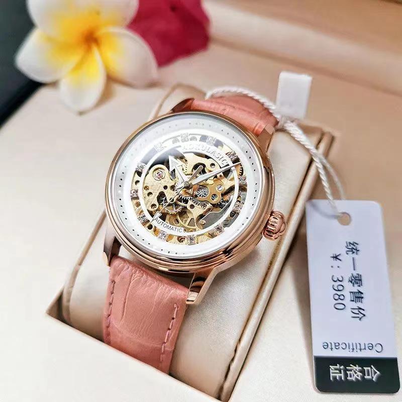 Montre mécanique à résistance à l'eau légère incrustée au diamant