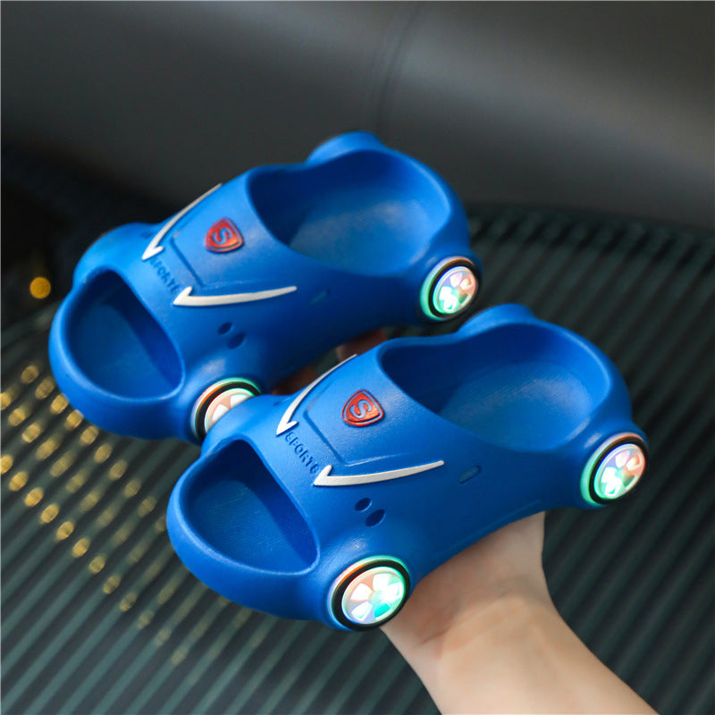 Enfants Glowing Slippers Cartoon Voiture Sandales Enfants Sandales Anti Slip Garçons Filles Lumineux S