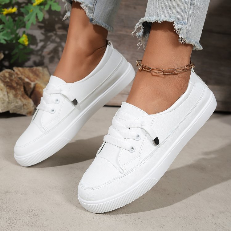 Petites chaussures blanches