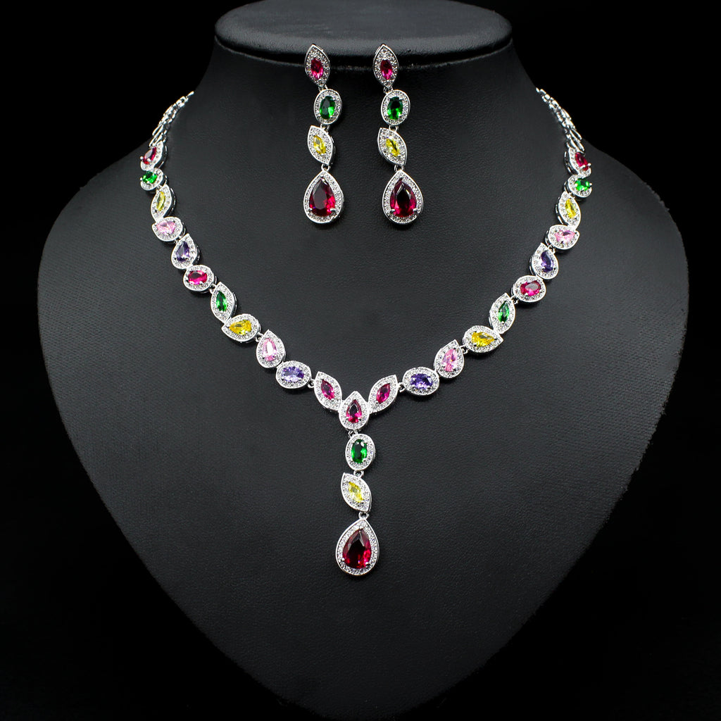 Couleur Zircon Collier Boucles d'oreilles Chaîne de clavicule Robe de mariage de luxe noble femme Trois p