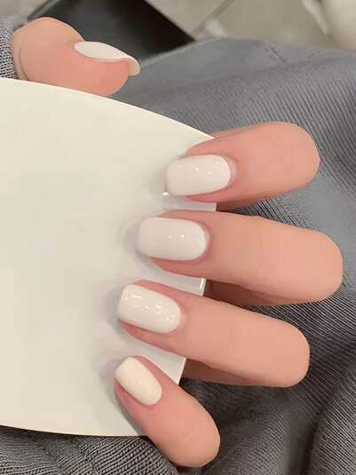 24 pièces de stickers à ongles acryliques ovales courts en couleur solide pour faux ongles