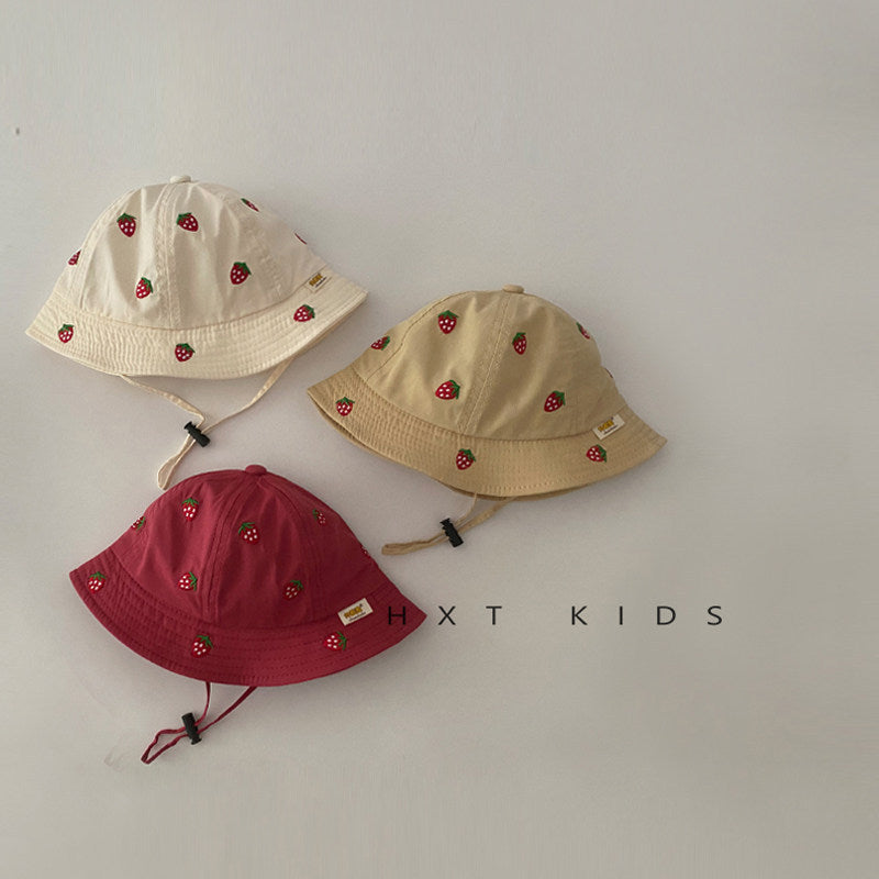 Chapeau de soleil en dentelle à motifs fraises