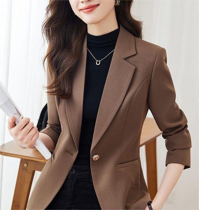 Blazer préppy-chic polyvalent pour petites cadres