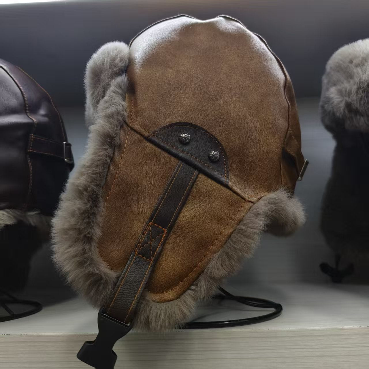 Style moto PU cuir hiver épaissé à froid Earflap Retro Lei Feng Cap pour hommes