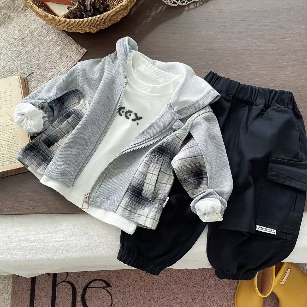 Élégant ensemble à manches longues à capuchon à trois mailles