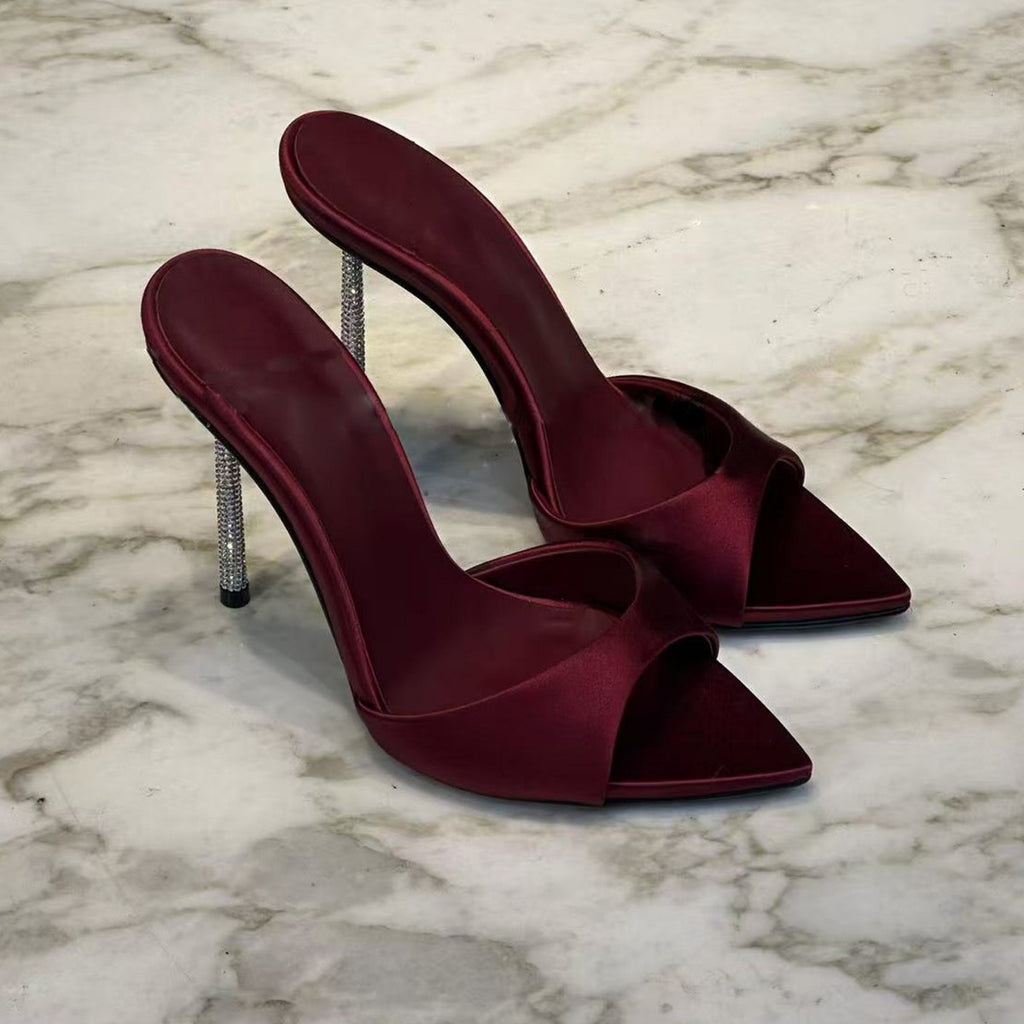 Sandales pointues au talon de Stiletto sexy