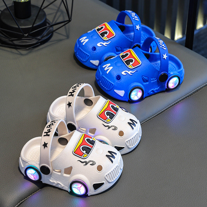 Pantoufles non glissantes à semelle souple en forme de voiture pour enfants