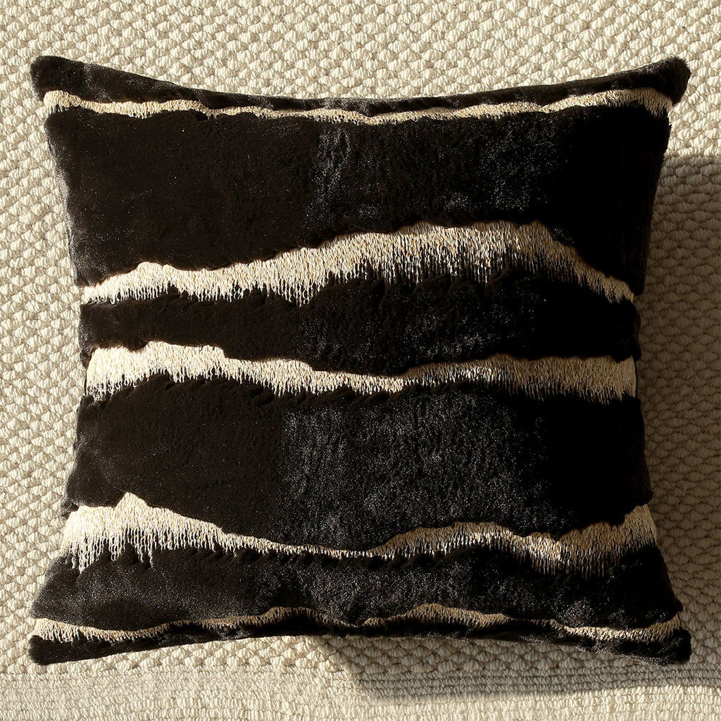 Coussin de canapé moderne de luxe léger au milieu du siècle avec un lit de luxe