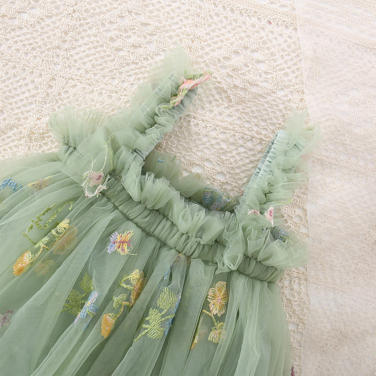 Été Arrivée douce et mignonne sangle florale Mesh robe pour les filles