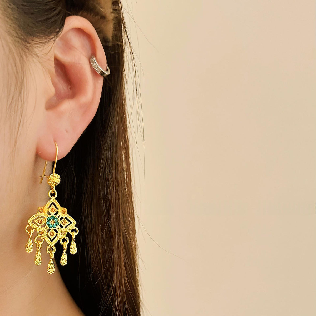 Boucles d'oreilles de la fleur de papillon des femmes