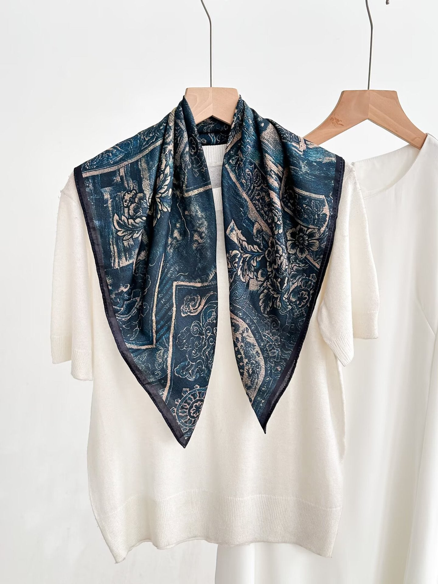 Femmes 70cm carré écharpe Vieux cou écharpe Collier chaud