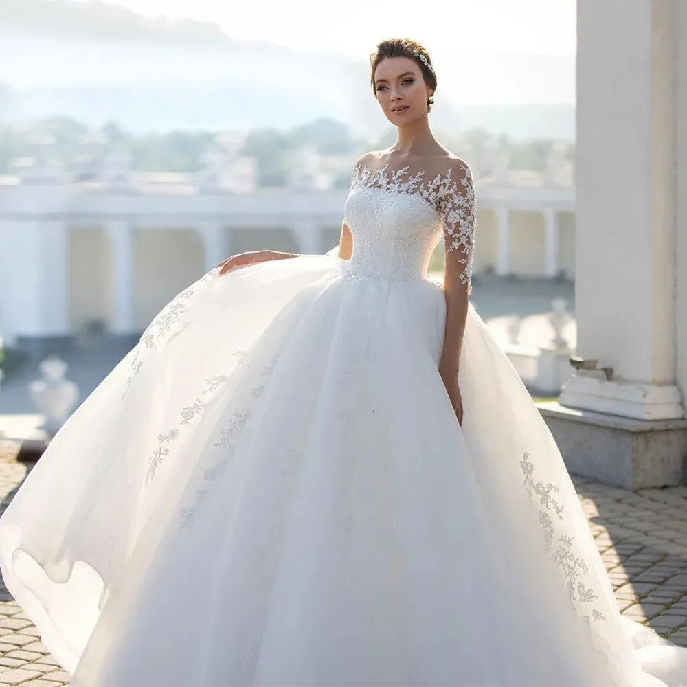 Robe de mariée brodée à manches longues en mesh