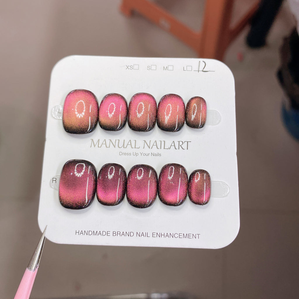 Conseils d'art sur ongles de gel appliqués à la main pour le séchage UVLED