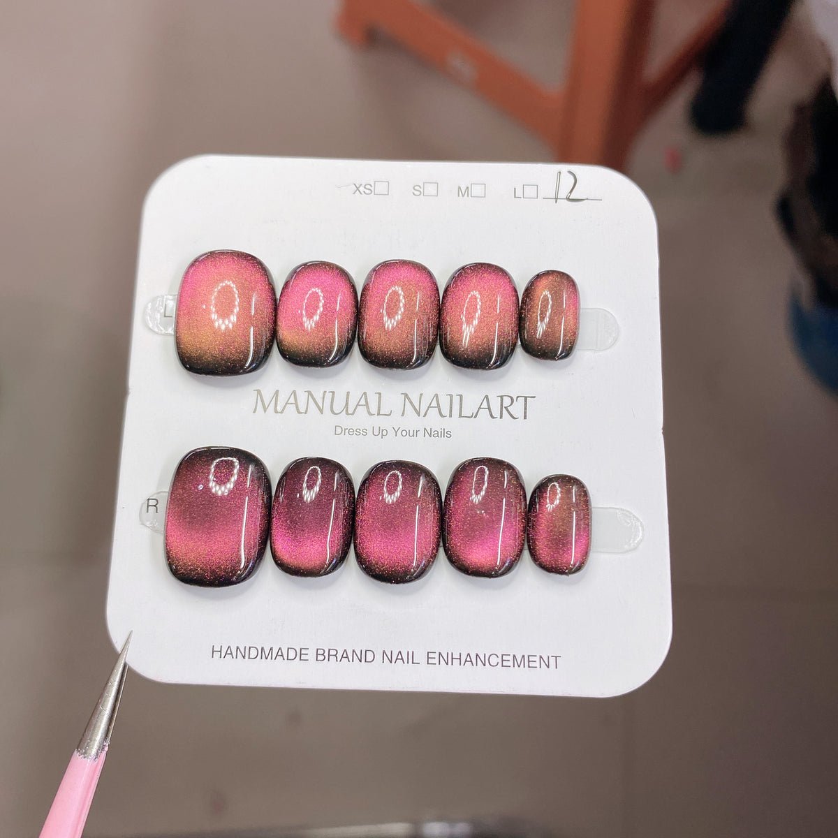Conseils d'art sur ongles de gel appliqués à la main pour le séchage UVLED