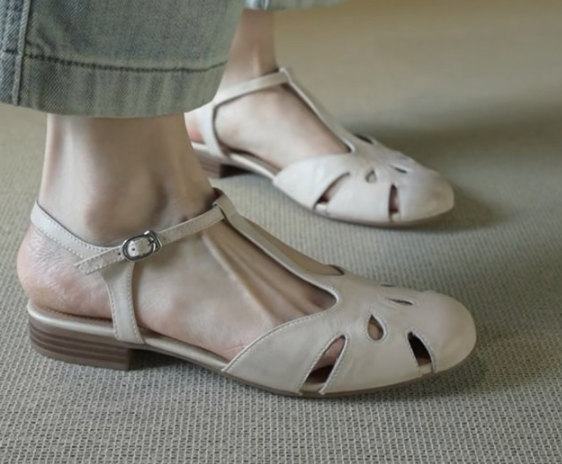 Femmes Retro T-Strap Cutout Petal orteil fermé Sandales sans dos
