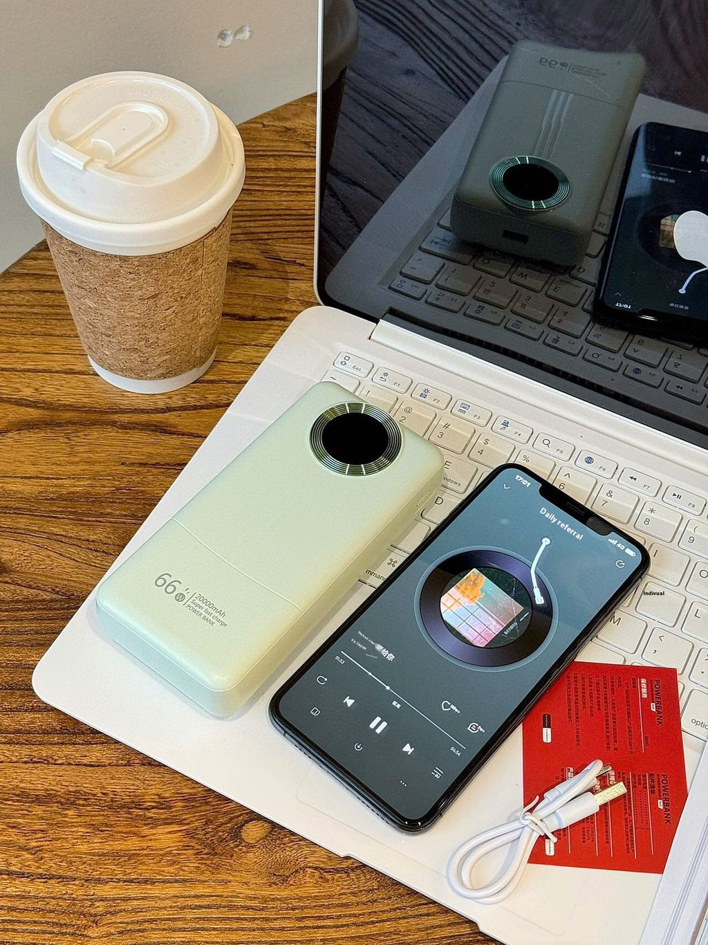 PD Fast Charge Power Bank 66W Super est livré avec câble de recharge