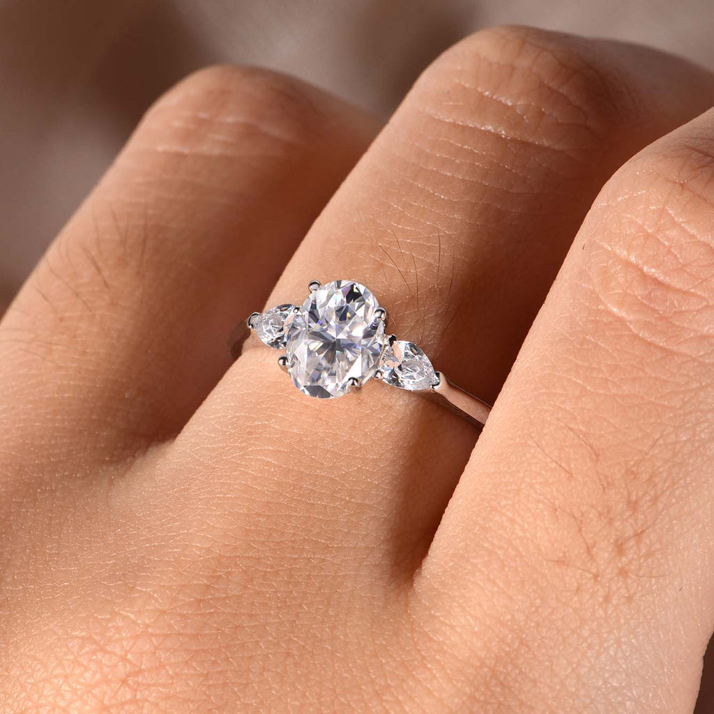 S925 Argent Sterling 8x6mm Oval Moissanite Anneau à trois tons D Couleur VVS1 Platinum plaqué U