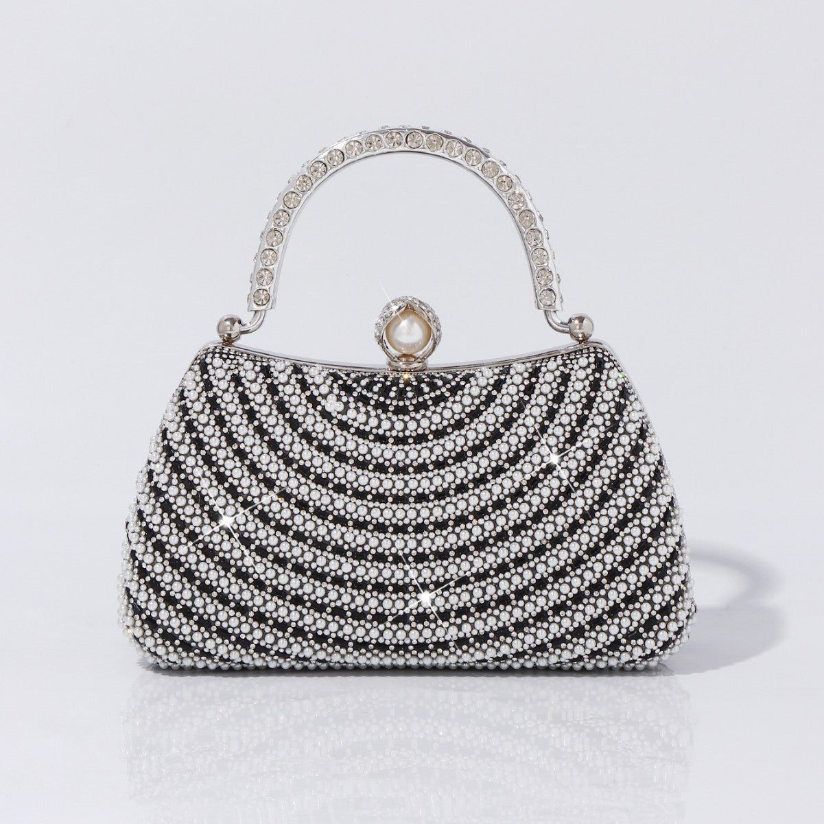 Assainissement du banquet avec perles et diamants