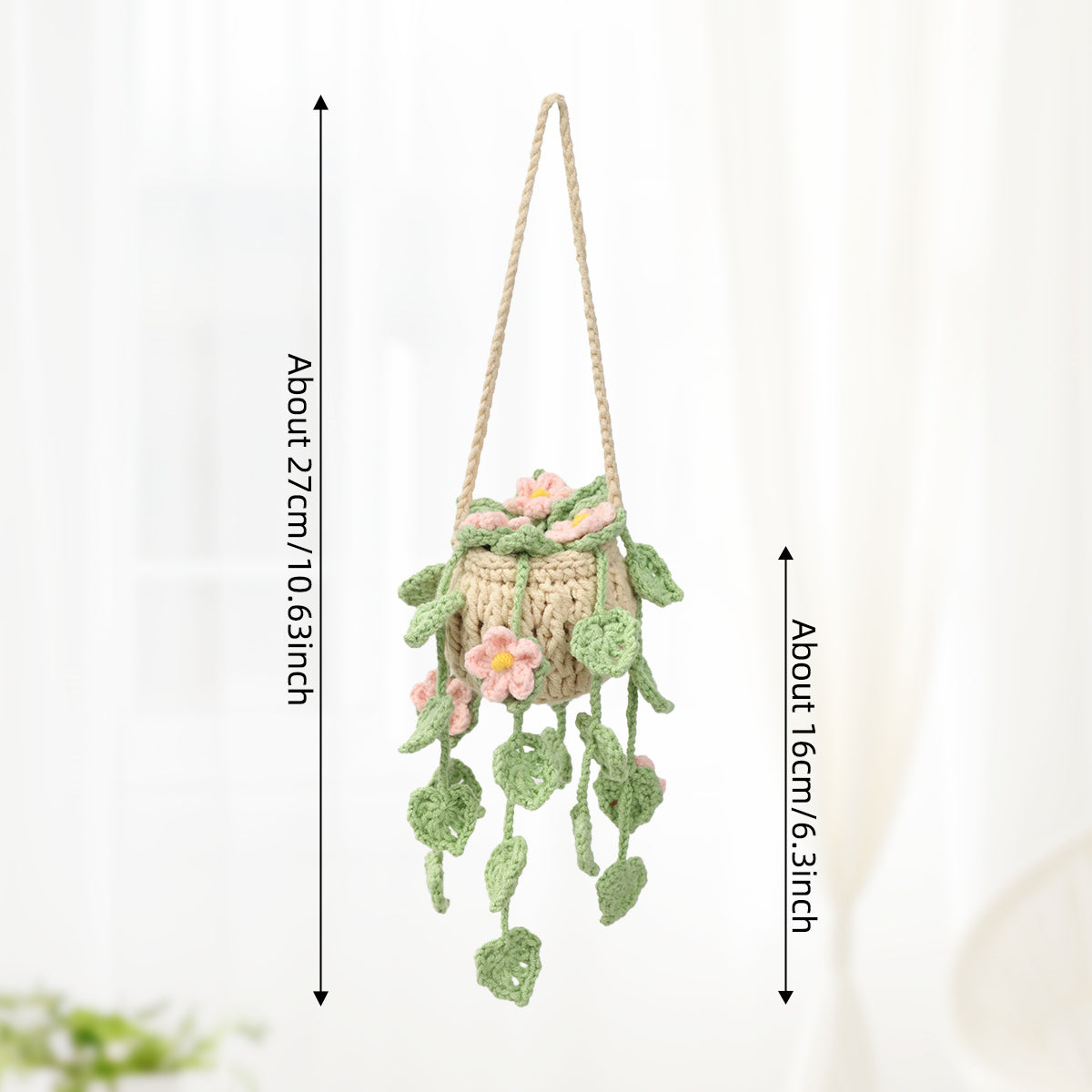 Crochet fait à la main suspendu pot ornement avec trailing rose Blooms et les feuilles vertes Vines Ev