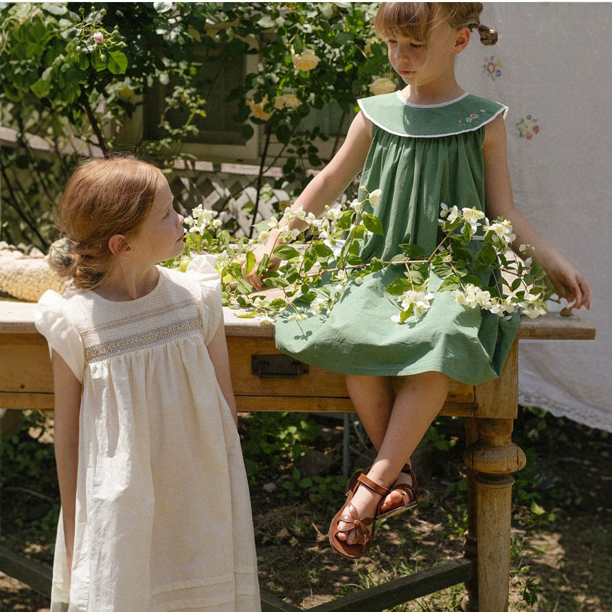 Robe de dentelle fashionable de couleur simple