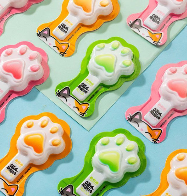 Étudiante en gelée au yaourt à la patte de chat