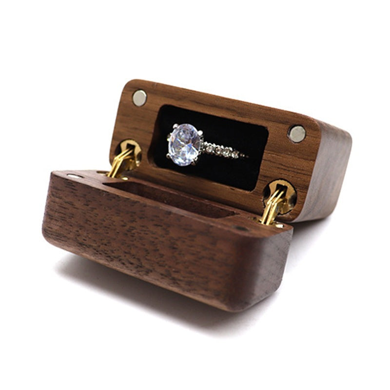 Boite à anneaux en noyer Magnet Lighter Boucles d'oreilles Studs Mini femmes de rangement de voyage