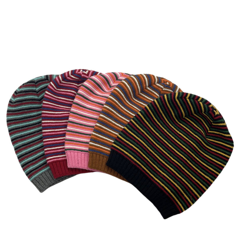 Chapeau de woolen à mailles rayées