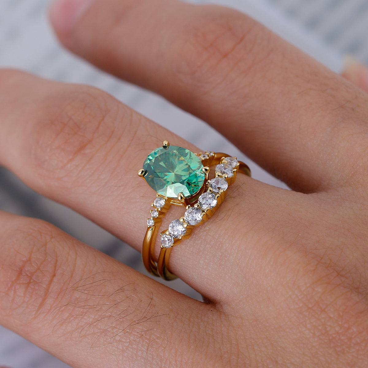 S925 Argent plaqué or 2ct Ovale Moissanite bague de mariage 9x7mm D Couleur VVS1 Courbée