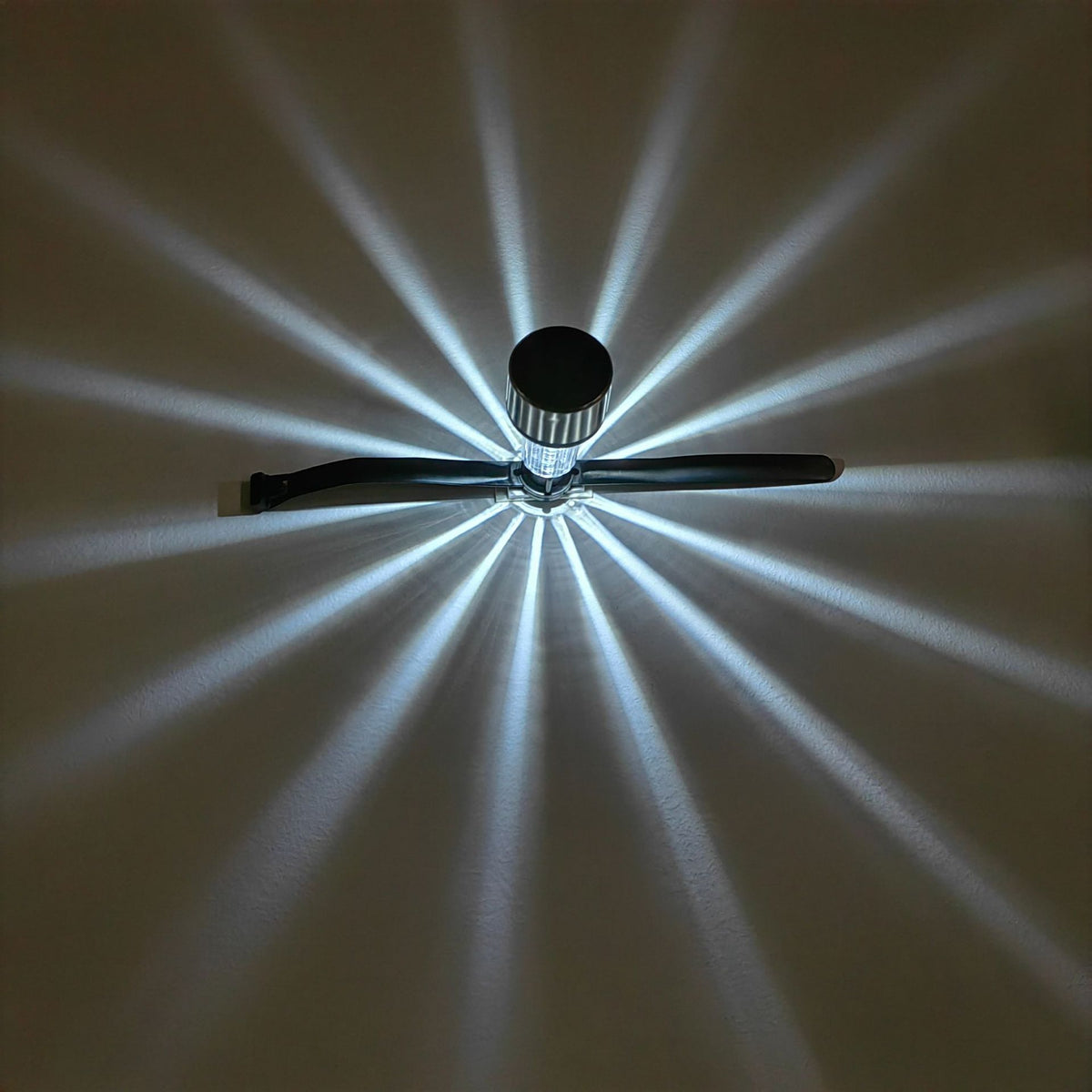 Lampe de paysage solaire avec petit tube léger