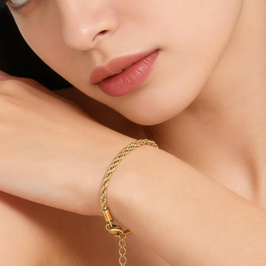 Bracelet en acier inoxydable torsadé avec revêtement sous vide or 18K pour reten de couleur longue durée