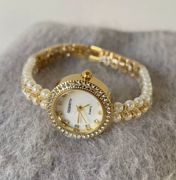 Montre à chaîne élégante de style vintage avec un design mode et Niche
