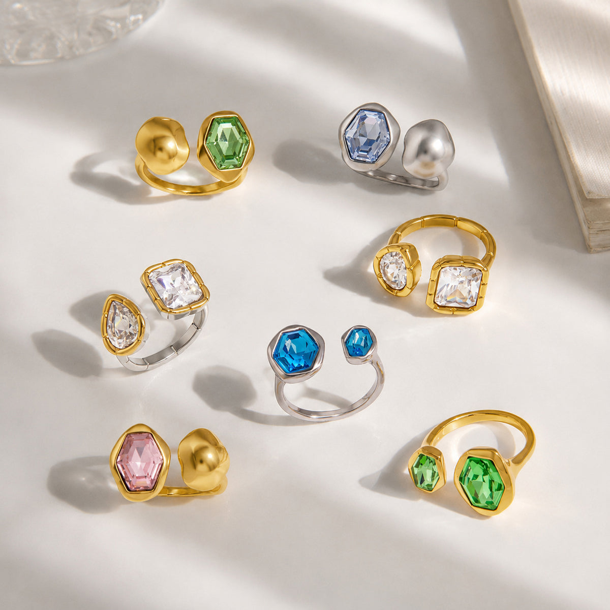 Anneau ouvert de luxe léger avec Zircon coloré et acier au titane