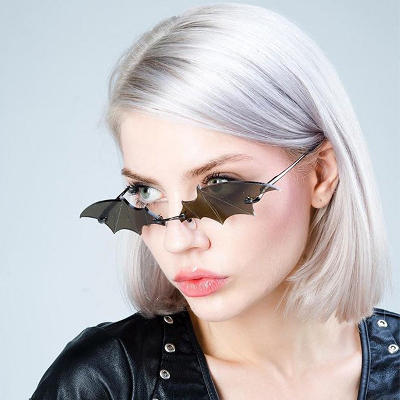 Lunettes de soleil de Bat Female Funny Prom Trendy Street Photographie Lunettes de soleil Small Frame European