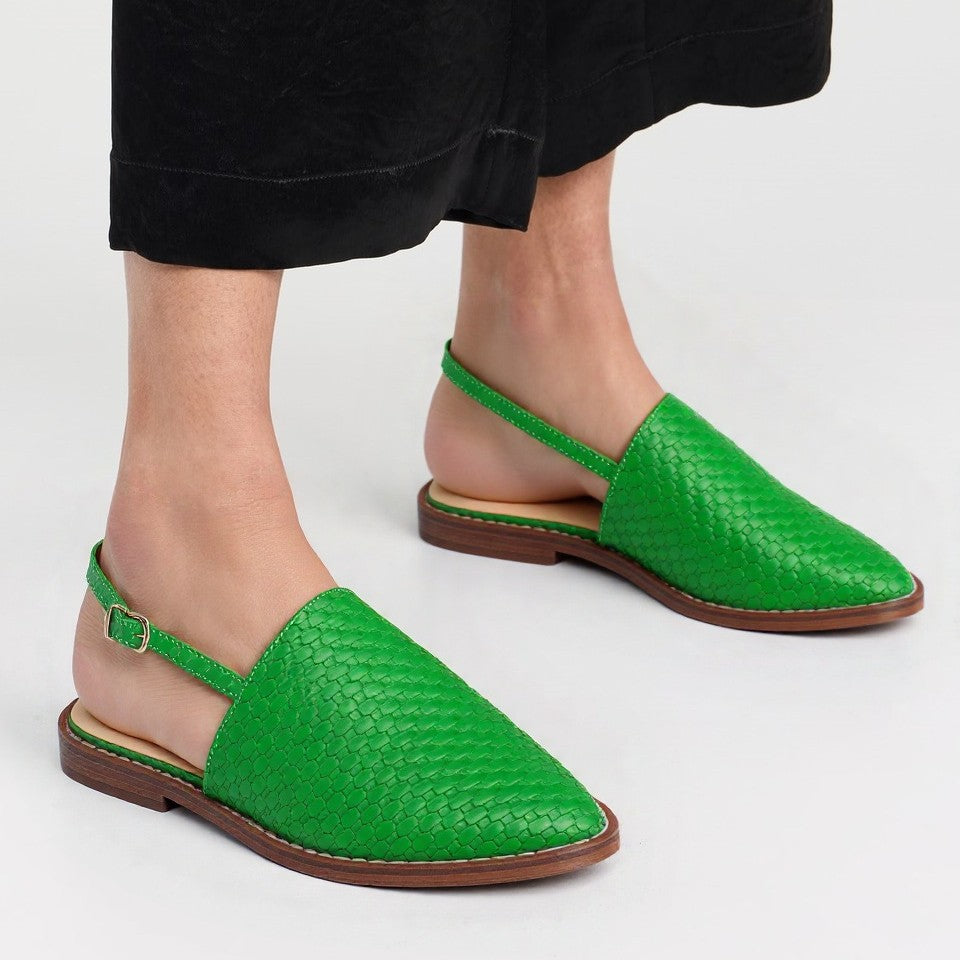 Extra-wide women's sandals