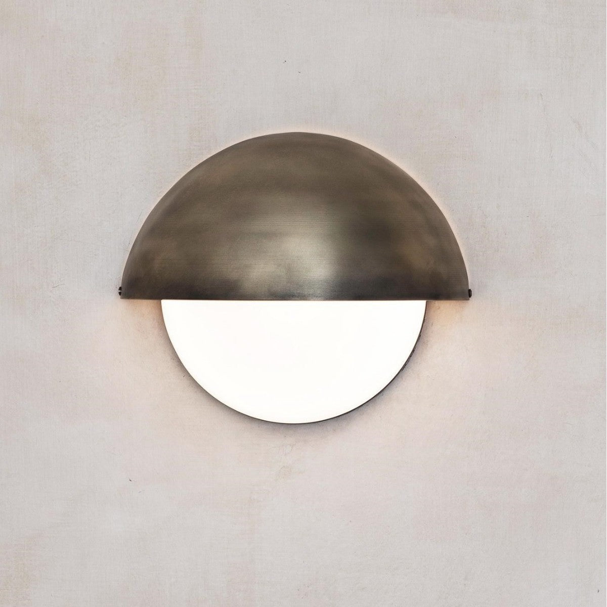 Lampe murale semi-circulaire en métal mi-century Bauhaus Minimalist moderne