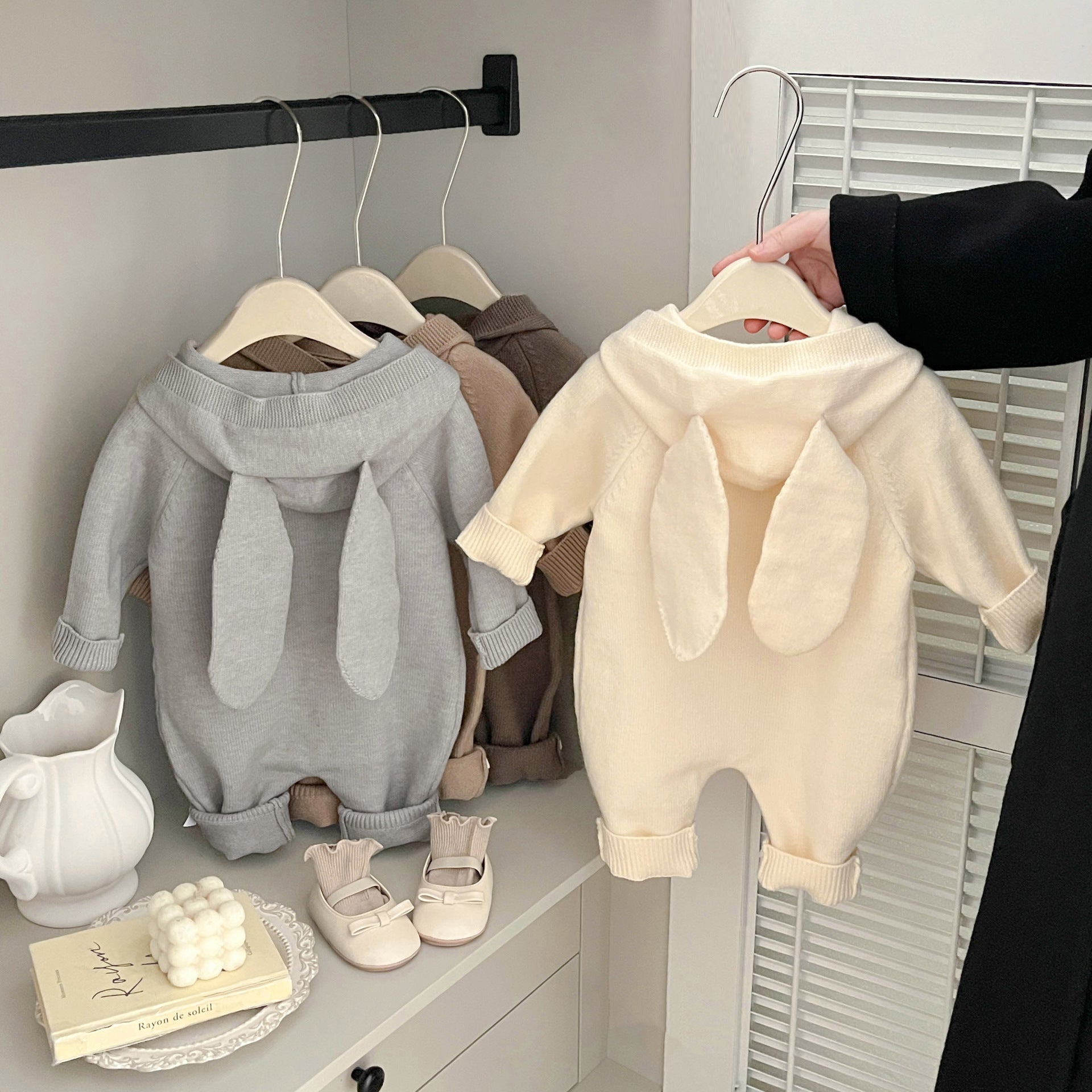 Chic One-piece Outfit avec mignon lapin oreilles pour un bébé premier mois parfait pour Outi extérieur